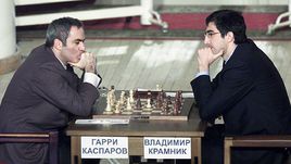 5 декабря 2001 года. Москва. Противостояние Гарри КАСПАРОВА и Владимира КРАМНИКА в суперматче в рамках 1-го Мемориала Михаила Ботвинника.
