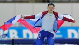 Пятница. Коломна. Россиянин Денис ЮСКОВ стал чемпионом мира на дистанции 1500 м.