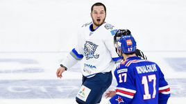 Тафгай "Барыса" Дамир РЫСПАЕВ не стесняется вызывать на кулачный бой не только себе подобных "полицейских", но и звезд КХЛ. Как, например, Илью КОВАЛЬЧУКА.