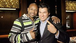 Рой ДЖОНС и Бату ХАСИКОВ (справа).