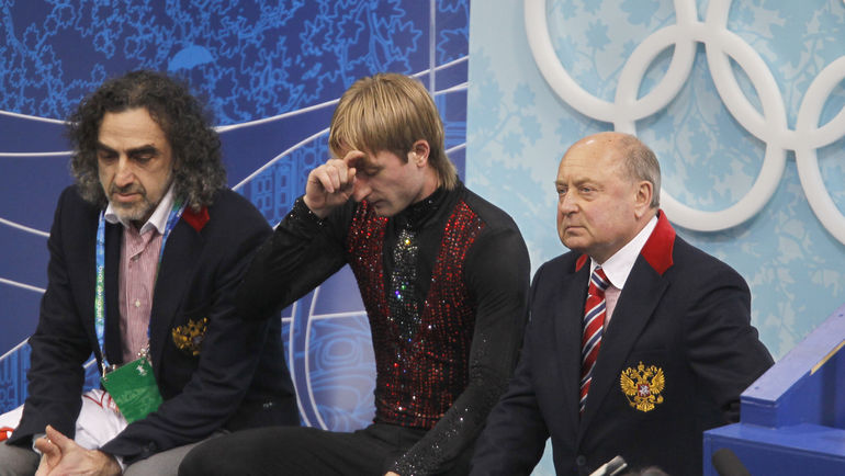 18 февраля. Ванкувер. Евгений ПЛЮЩЕНКО, его тренер Алексей МИШИН и хореограф Давид АВДЫШ (слева) после объявления оценок. Фото Александр ВИЛЬФ 18 февраля. Ванкувер. Евгений ПЛЮЩЕНКО, его тренер Алексей МИШИН и хореограф Давид АВДЫШ (слева) после объявления оценок. Фото Александр ВИЛЬФ