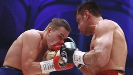 Федор ЧУДИНОВ не смог во второй раз победить Феликса ШТУРМА (слева).