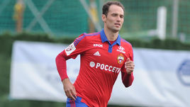 Роман ШИРОКОВ в Марбелье: пасы пяткой - дело привычное.