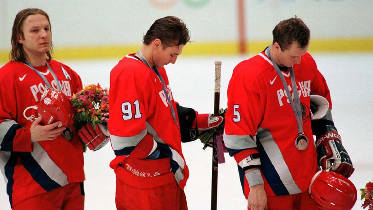 Сергей ФЕДОРОВ (№91), Алексей ГУСАРОВ (справа) и Дарюс КАСПАРАЙТИС мечтали все-таки не о серебре. Фото REUTERS Сергей ФЕДОРОВ (№91), Алексей ГУСАРОВ (справа) и Дарюс КАСПАРАЙТИС мечтали все-таки не о серебре. Фото REUTERS