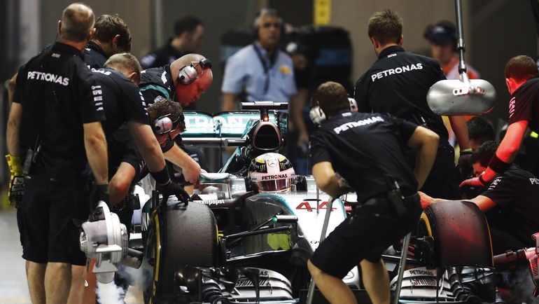 Пробыть в боксах до окончания одного из сегментов квалификации, а затем выехать и показать лучший результат при новом формате уже не получится. Фото AFP Пробыть в боксах до окончания одного из сегментов квалификации, а затем выехать и показать лучший результат при новом формате уже не получится. Фото AFP