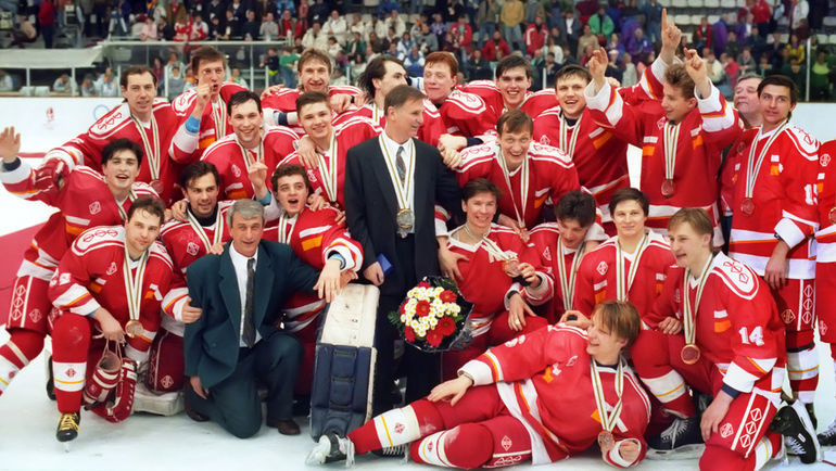 23 февраля 1992 года. Альбервилль. Сборная Виктора ТИХОНОВА - олимпийский чемпион! Фото Игорь УТКИН и Александр ЯКОВЛЕВ/ИТАР-ТАСС 23 февраля 1992 года. Альбервилль. Сборная Виктора ТИХОНОВА - олимпийский чемпион! Фото Игорь УТКИН и Александр ЯКОВЛЕВ/ИТАР-ТАСС