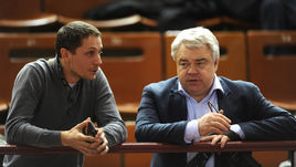 Вторник. Москва. Главный тренер сборной России по легкой атлетике Юрий БОРЗАКОВСКИЙ (слева) и генеральный секретарь ВФЛА Михаил БУТОВ, возможно, обсуждают шансы нашей команды выступить на Олимпиаде в Рио.