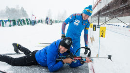 Артем ДЗЮБА и Алексей ВОЛКОВ на биатлонном стрельбище.