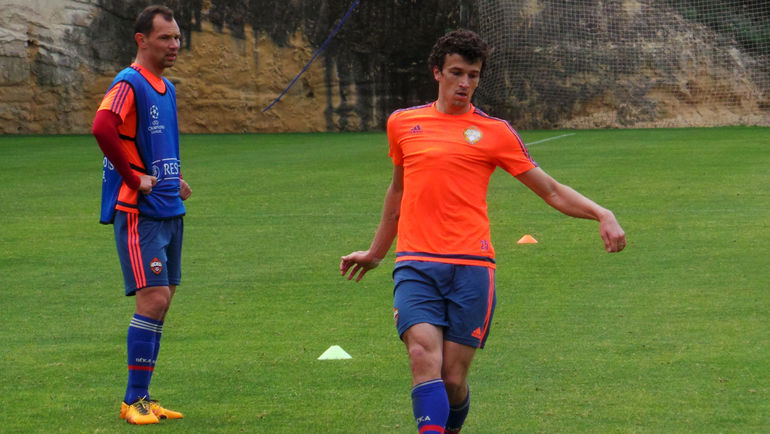 Роман ЕРЕМЕНКО (справа) и Сергей ИГНАШЕВИЧ на тренировке на зимнем сборе ЦСКА. Фото Роман ЛЯХОВЕНКО, ПФК ЦСКА Роман ЕРЕМЕНКО (справа) и Сергей ИГНАШЕВИЧ на тренировке на зимнем сборе ЦСКА. Фото Роман ЛЯХОВЕНКО, ПФК ЦСКА