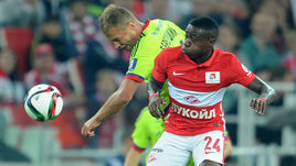 Квинси ПРОМЕС (справа) против Василия БЕРЕЗУЦКОГО.