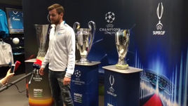 Ломбертс отказался поднимать Кубок Лиги чемпионов раньше времени