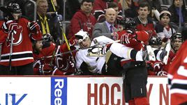 С подверженным травмам Евгением МАЛКИНЫМ соперники, несмотря на его звездный статус, церемонятся редко.