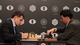 Левон АРОНЯН (слева), Вишванатан АНАНД и Сергей Карякин лидируют на турнире претендентов в Москве после трех туров.