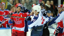 И лидер ЦСКА Александр РАДУЛОВ (№47), и главный тренер нижегородского