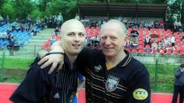 9 июня 2001 года. Москва. Финал второго ТДК. Судьи решающих матчей - Сергей КАРАСЕВ (слева) и Валерий БАСКАКОВ.