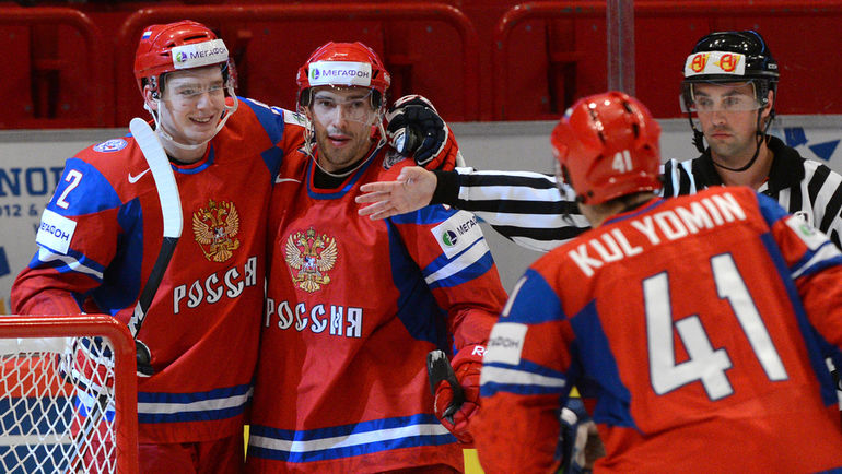 6 мая 2012 года. Евгений КУЗНЕЦОВ (слева) и Павел ДАЦЮК (в центре). Фото РИА Новости 6 мая 2012 года. Евгений КУЗНЕЦОВ (слева) и Павел ДАЦЮК (в центре). Фото РИА Новости