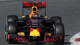 Даниил КВЯТ за рулем своего нового болида.