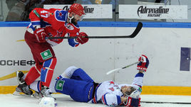 Главный менеджер ЦСКА Сергей Федоров надеется, что на этот раз Александр РАДУЛОВ (№ 47) и компания смогут положить СКА на лопатки.