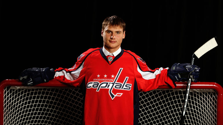 27 июня 2009 года. Монреаль. Дмитрий ОРЛОВ после драфта НХЛ. Фото AFP 27 июня 2009 года. Монреаль. Дмитрий ОРЛОВ после драфта НХЛ. Фото AFP