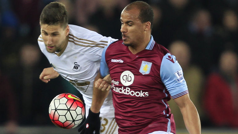 Габриэль АГБОНЛАХОР (справа) - нападающий, который не забивает голов. Фото REUTERS Габриэль АГБОНЛАХОР (справа) - нападающий, который не забивает голов. Фото REUTERS