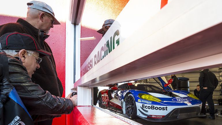 Новая машина Ford. Новая машина Ford.