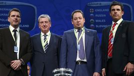 Тренер сборной Словакии Стефан ТАРКОВИЧ и главные тренеры сборной Англии Рой ХОДЖСОН, сборной России Леонид СЛУЦКИЙ и сборной Уэльса Крис КОУЛМЭН. Ходжсон - самый высокооплачивыемый наставник на Euro-2016. Слуцкий - единственный, кто работает бесплатно.