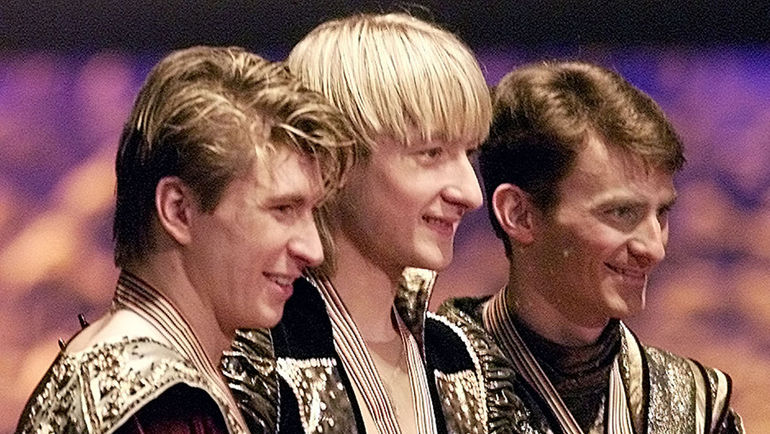 22 марта 2001 года. Ванкувер. Евгений ПЛЮЩЕНКО (в центре) и Алексей ЯГУДИН (слева). Фото REUTERS 22 марта 2001 года. Ванкувер. Евгений ПЛЮЩЕНКО (в центре) и Алексей ЯГУДИН (слева). Фото REUTERS