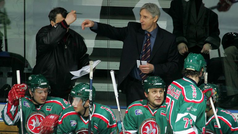 2005 год. После сенсационного вылета из плей-офф пути Зинэтулы БИЛЯЛЕТДИНОВА (в центре) и Ильи КОВАЛЬЧУКА (№71) разошлись. Фото Владимир БЕЗЗУБОВ 2005 год. После сенсационного вылета из плей-офф пути Зинэтулы БИЛЯЛЕТДИНОВА (в центре) и Ильи КОВАЛЬЧУКА (№71) разошлись. Фото Владимир БЕЗЗУБОВ