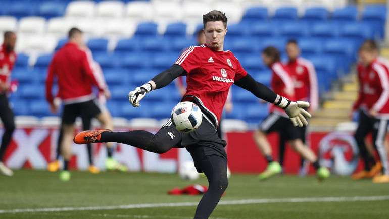 Вчера. Кардифф. Уэйн ХЕННЕССИ на тренировке сборной Уэльса. Фото REUTERS Вчера. Кардифф. Уэйн ХЕННЕССИ на тренировке сборной Уэльса. Фото REUTERS