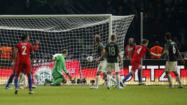 Сегодня. Берлин. Германия - Англия - 2:3. 90-я минута. Только что Эрик ДАЙЕР провел победный мяч.