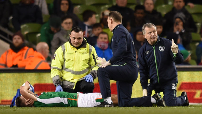 Пятница. Дублин. Ирландия - Швейцария - 1:0. Травмированный Кевин ДОЙЛ. Фото REUTERS Пятница. Дублин. Ирландия - Швейцария - 1:0. Травмированный Кевин ДОЙЛ. Фото REUTERS