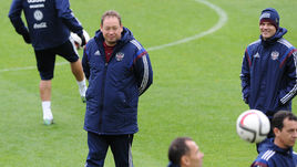 Леонид СЛУЦКИЙ: Игорь ДЕНИСОВ (справа) не сыграет с Францией.