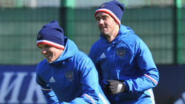 Игорь ДЕНИСОВ (слева) и Юрий ЖИРКОВ на тренировке сборной России в Новогорске.