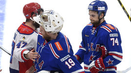 Понедельник. Санкт-Петербург. СКА - ЦСКА - 1:2 ОТ. Александр РАДУЛОВ, Микко КОСКИНЕН и Егор ЯКОВЛЕВ после матча.