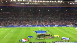 "Стад де Франс": гимны и минута молчания