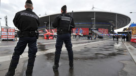 Вторник. Сен-Дени. Полицейские у