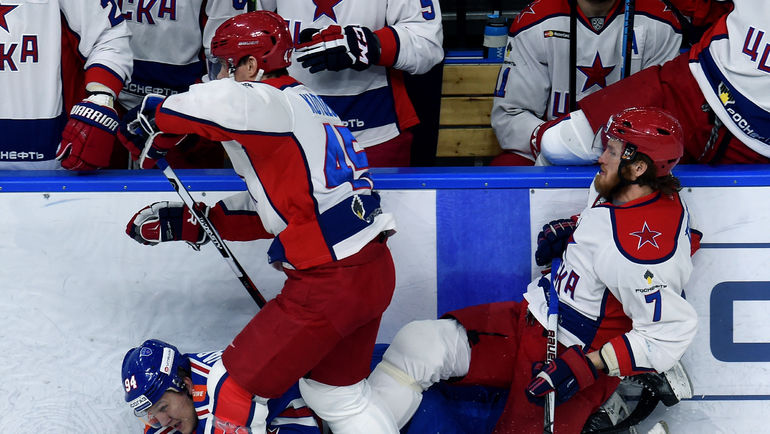 Иван ТЕЛЕГИН (№ 7) и Александр КУТУЗОВ верхом на Александре БАРАБАНОВЕ. Фото Владимир БЕЗЗУБОВ, photo.khl.ru Иван ТЕЛЕГИН (№ 7) и Александр КУТУЗОВ верхом на Александре БАРАБАНОВЕ. Фото Владимир БЕЗЗУБОВ, photo.khl.ru