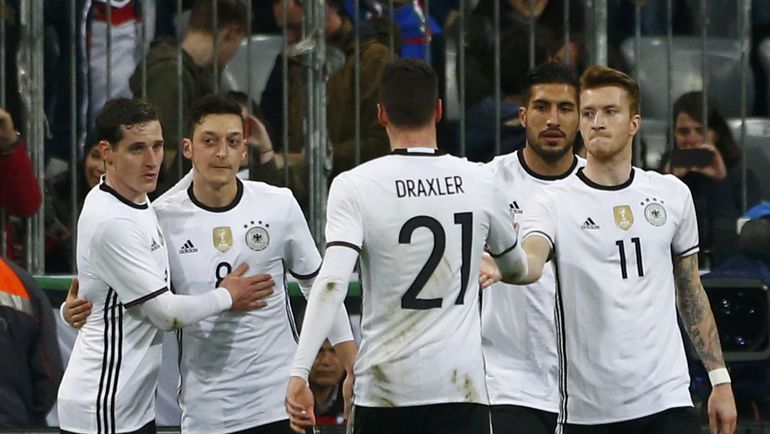 Вторник. Мюнхен. Германия - Италия - 4:1. Хозяева празднуют успех. Фото REUTERS Вторник. Мюнхен. Германия - Италия - 4:1. Хозяева празднуют успех. Фото REUTERS