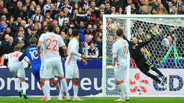 29 марта. Париж. Франция - Россия - 4:2. Юрий ЛОДЫГИН пропускает после удара Димитри Пайета.