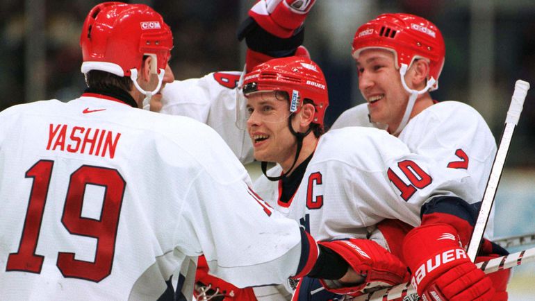 Павел БУРЕ (№ 10) с Алексеем ЯШИНЫ (№19) и Борис МИРОНОВ. Павел БУРЕ (№ 10) с Алексеем ЯШИНЫ (№19) и Борис МИРОНОВ.