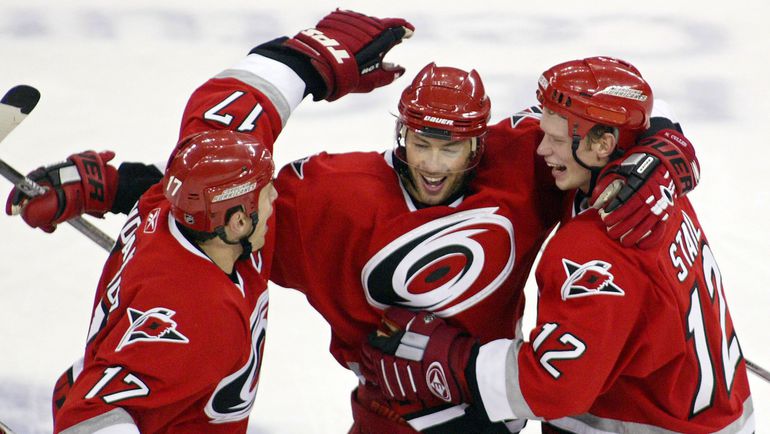 2005 год. (слева направа) Род БРИНДАМОР, Мэтт КАЛЛЕН и Эрик СТААЛ. Фото REUTERS 2005 год. (слева направа) Род БРИНДАМОР, Мэтт КАЛЛЕН и Эрик СТААЛ. Фото REUTERS