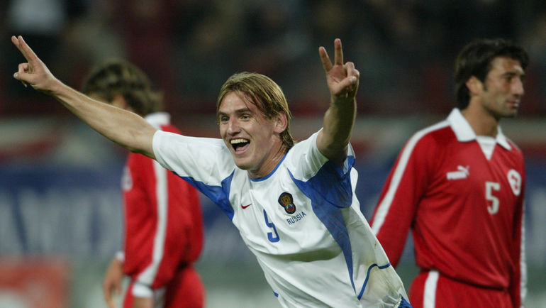 10 сентября 2003 года. Москва. Россия - Швейцаряи - 4:0. Автор хет-трика Дмитрий БУЛЫКИН. Фото REUTERS 10 сентября 2003 года. Москва. Россия - Швейцаряи - 4:0. Автор хет-трика Дмитрий БУЛЫКИН. Фото REUTERS