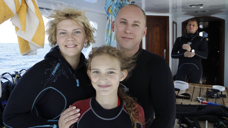 Денис САДЫРИН с женой Анной и дочкой Настей. Фото Фото из личного архива Дениса Садырина. Денис САДЫРИН с женой Анной и дочкой Настей. Фото Фото из личного архива Дениса Садырина.