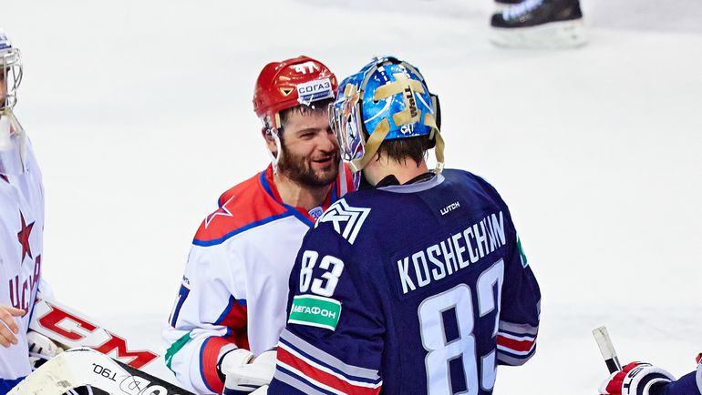 Александр РАДУЛОВ и Василий КОШЕЧКИН. Фото photo.khl.ru Александр РАДУЛОВ и Василий КОШЕЧКИН. Фото photo.khl.ru