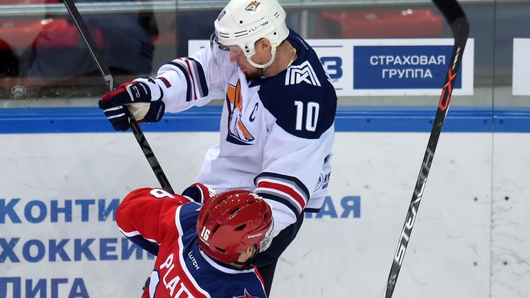 Сергей МОЗЯКИН и Джефф ПЛЭТТ. Фото Юрий КУЗЬМИН, photo.khl.ru Сергей МОЗЯКИН и Джефф ПЛЭТТ. Фото Юрий КУЗЬМИН, photo.khl.ru