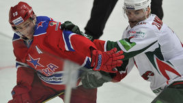 Павел ДАЦЮК (слева) – локаут-джокер ЦСКА-2012. В какой клуб уральский мастер может вернуться летом?