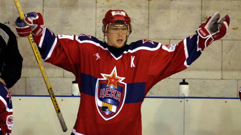 Сергей МОЗЯКИН был капитаном ЦСКА, но сохранить его у себя армейцы не пожелали. Фото Андрей СЕРЕБРЯНИКОВ Сергей МОЗЯКИН был капитаном ЦСКА, но сохранить его у себя армейцы не пожелали. Фото Андрей СЕРЕБРЯНИКОВ