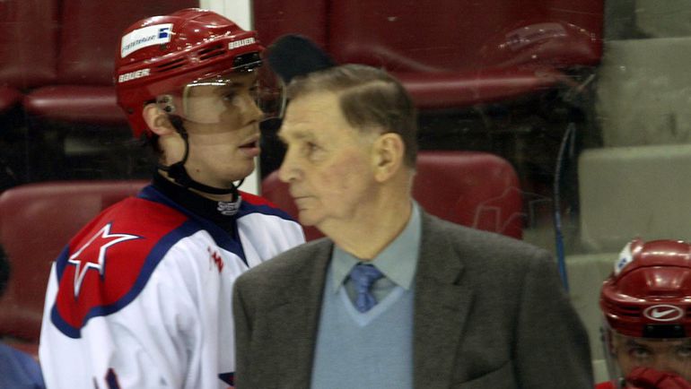 Большую карьеру Сергей МОЗЯКИН начал в ЦСКА у Виктора ТИХОНОВА. Фото Григорий ФИЛИППОВ Большую карьеру Сергей МОЗЯКИН начал в ЦСКА у Виктора ТИХОНОВА. Фото Григорий ФИЛИППОВ