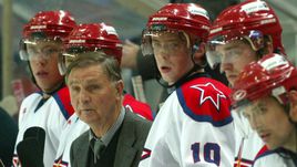 Свою взрослую карьеру Сергей МОЗЯКИН (№10) начинал у великого советского и российского тренера Виктора ТИХОНОВА.