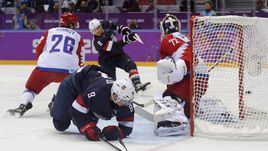 15 февраля 2014 года. Сочи. США - Россия - 3:2 Б. 50-я минута. Джо ПАВЕЛСКИ (№ 8) забрасывает вторую шайбу в ворота Сергея БОБРОВСКОГО.